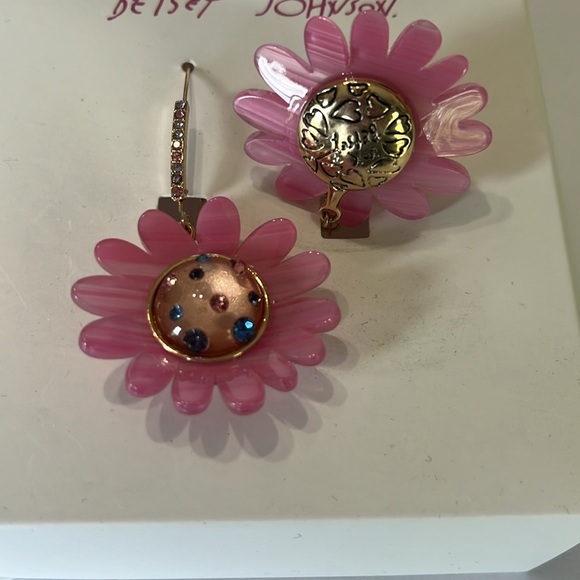 Betsey Johnson Daisy Shepard Hook Earrings Crystals Pink NWT - Picture 6 of 8